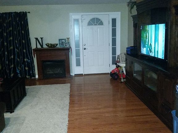 3rd image of 169 Metcalf Ln