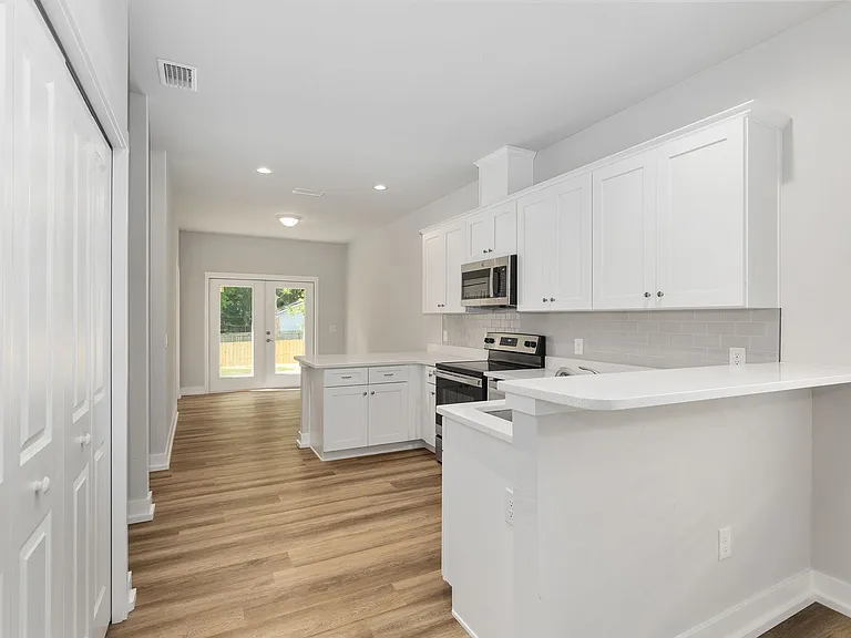 420 NW 1st St — Photo 4
