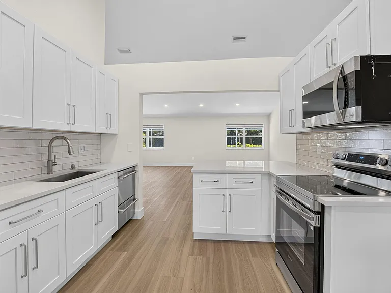 1378 NW 13th Ct — Photo 9