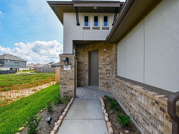 4th image of 8907 Oak Ivy Ln