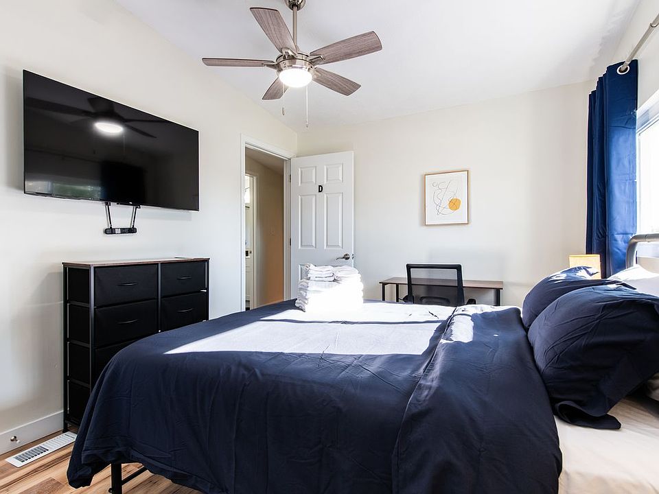 1st image of 6014 Carr Cir #5