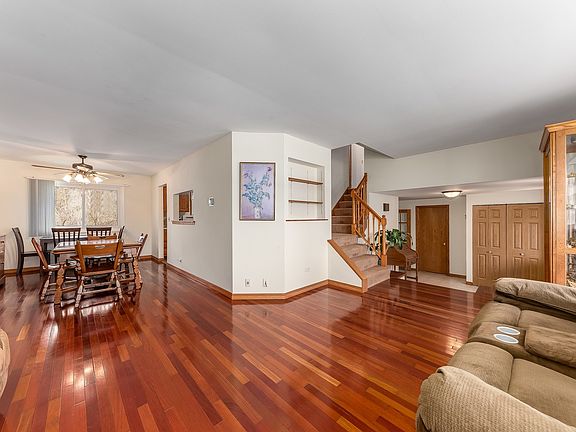 2nd image of 304 Charlestown Dr