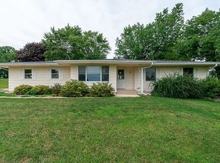 4029 Old Ferry Rd, Palo, IA 52324