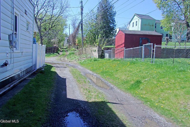4th image of 1337 2nd Avenue