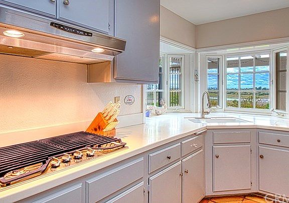 Kitchen with Gas Cooktop