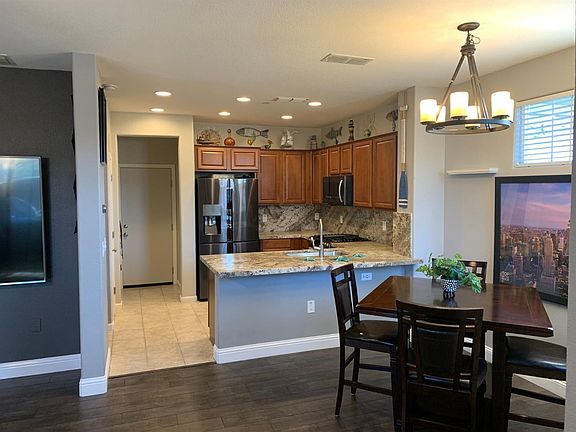 3rd image of 607 Dante Cir