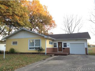 908 W Waco St, Taylorville, IL 62568