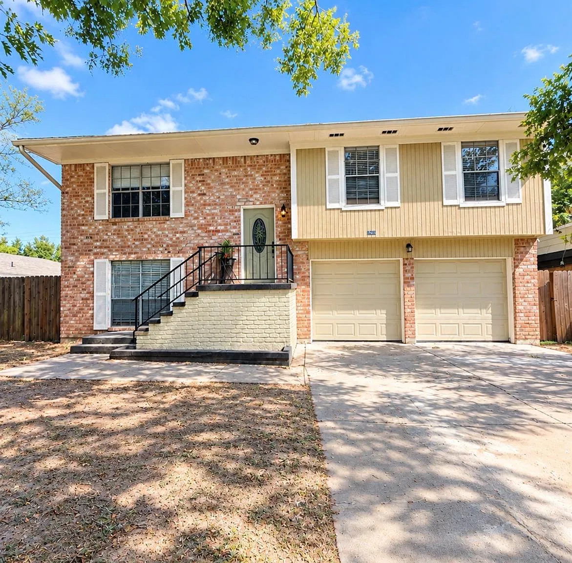 3 bed, 3.0 bath, 2279 sqft, $2,200 — Photo 1