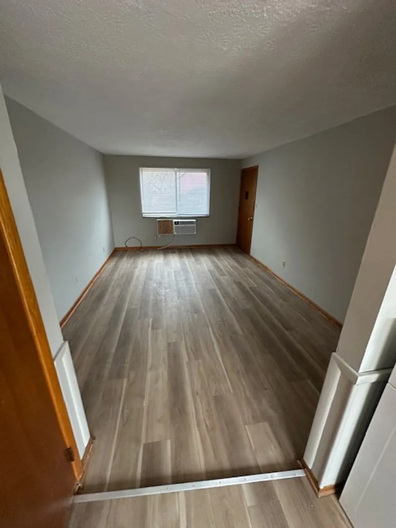 247 Edwin — Photo 3