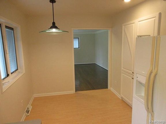 5th image of 1236 Jenifer Ave