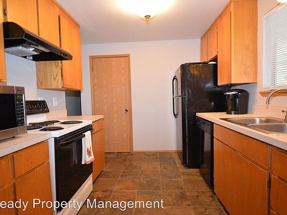 5th image of 1704 Douglas Ct