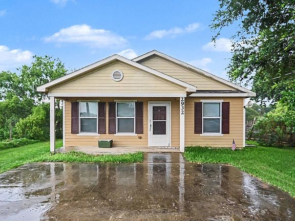 3rd image of 2932 Shady Creek Ln
