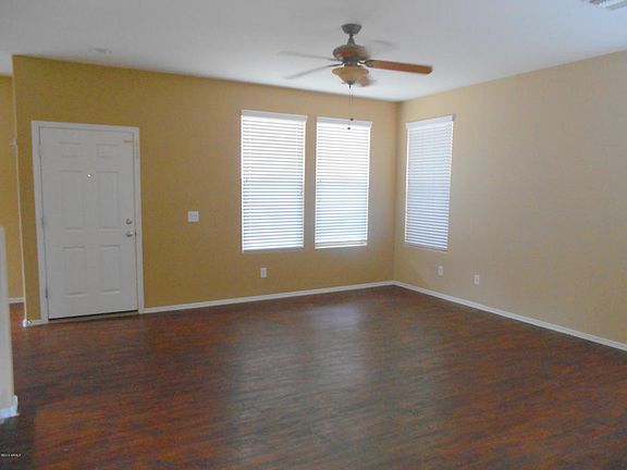 3rd image of 1909 E Oxford Ln