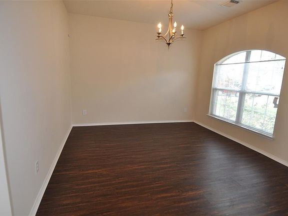 4th image of 2810 Harte Ct