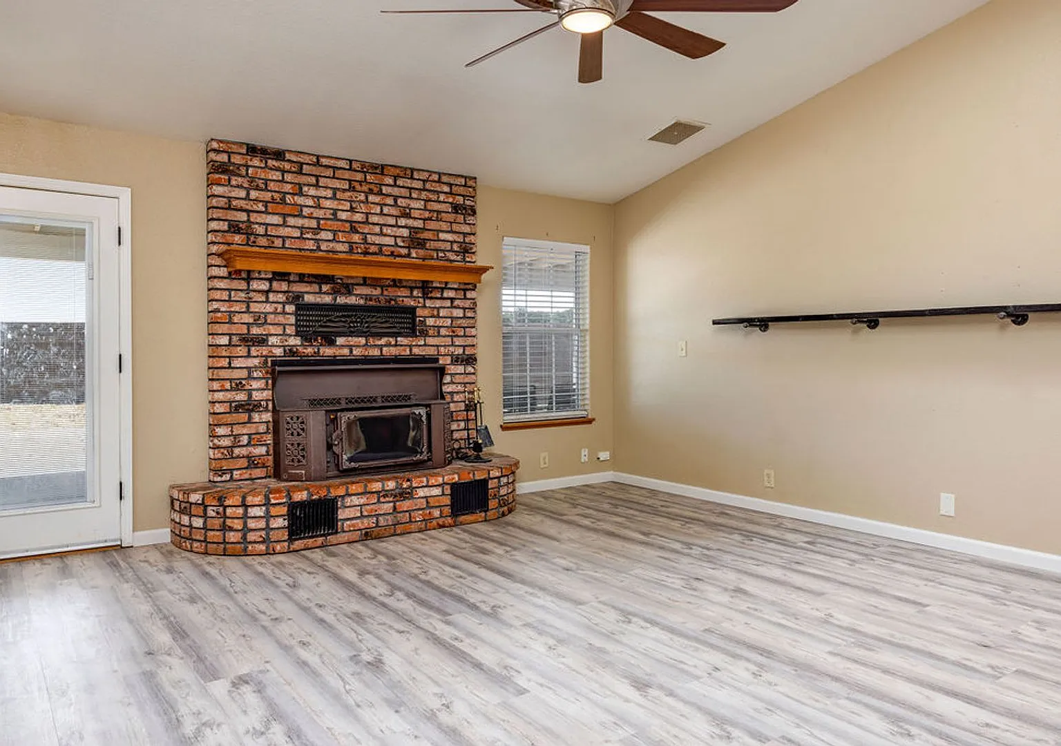 Northwest Solar Home - Available Now!! — Photo 3