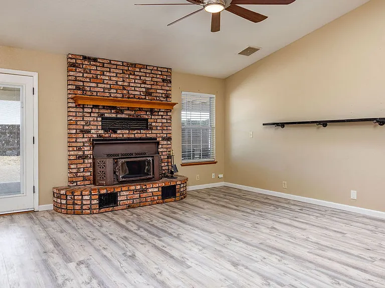 1221 Alysa Ct — Photo 3