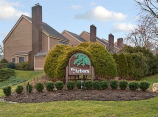 83 Greenway Clos, Pt Chester, NY 10573