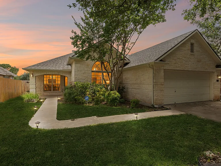 7206 W Magic Mountain Ln — Photo 3