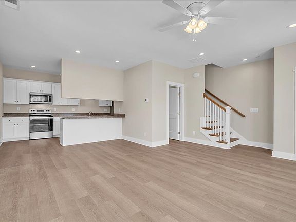 4th image of 195 Romney St
