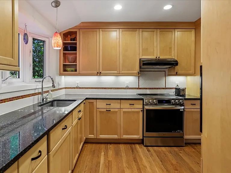 1703 Tilton Dr — Photo 9