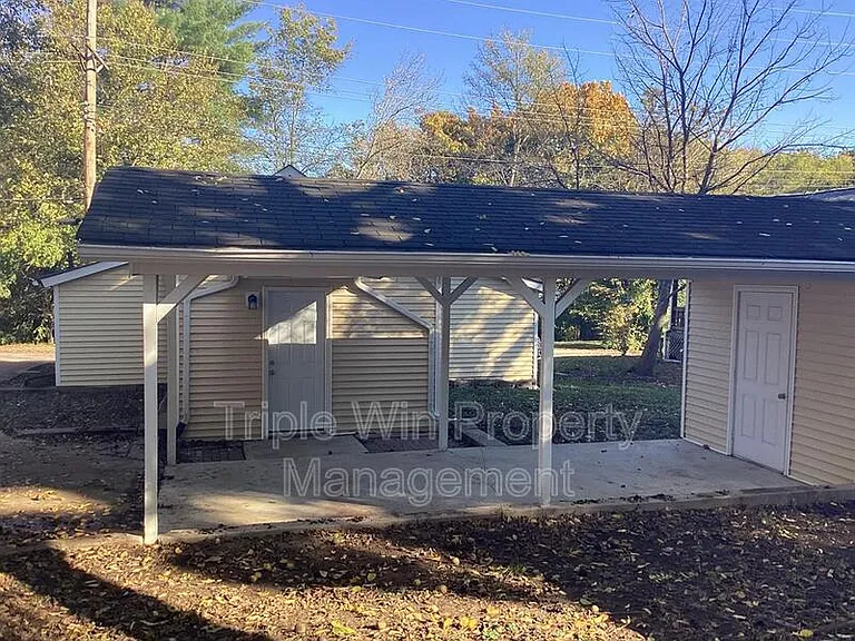 535 S Adams St — Photo 4