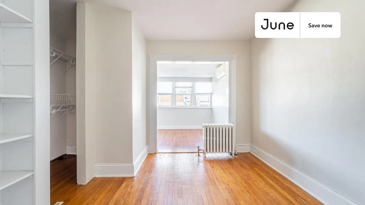 Studio in Columbia Heights on a flexible lease #1592 — Photo 3