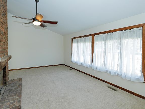 127 Maple Circle-105