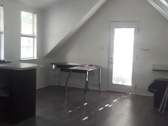 5th image of 912 E 13th St #1B