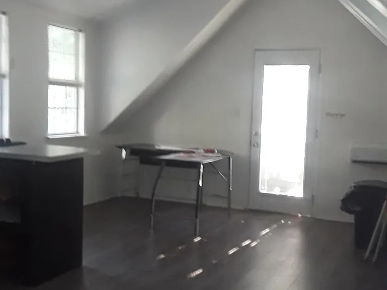 912 E 13th St #1B — Photo 8