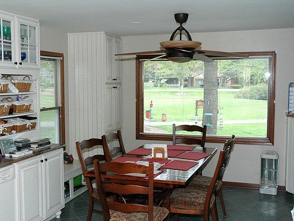 4th image of 450 Williamsburg Ln