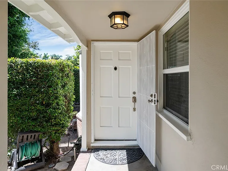 2526 Purdue Ave — Photo 4