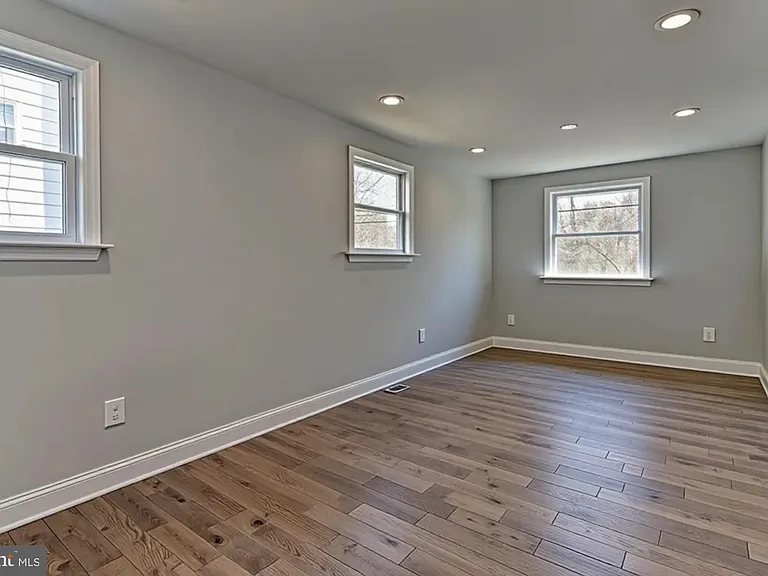 415 Ritchie Pkwy — Photo 13