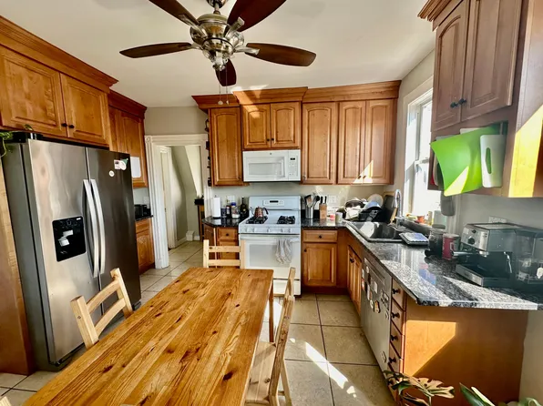 168 Magazine St #3, Cambridge, MA 02139