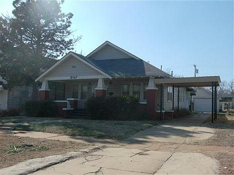 3rd image of 207 N Hill St