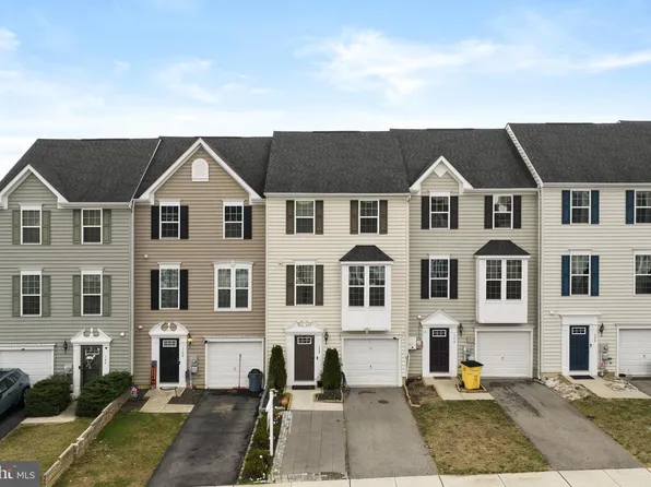 158 Norwood Dr, Falling Waters, WV 25419