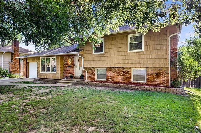 1st image of 311 Manor Dr