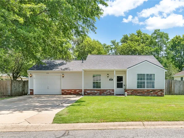 2151 Wood Tree Ct, Siloam Springs, AR 72761