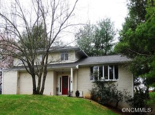 1 Daniel Dr, Fletcher, NC 28732