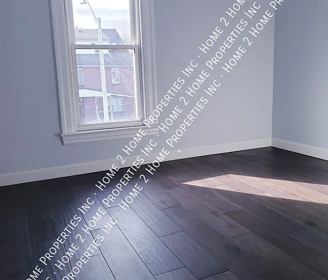312 Gladstone Ave — Photo 2