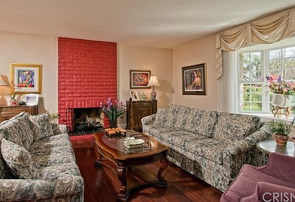 Large Elegant Living Room