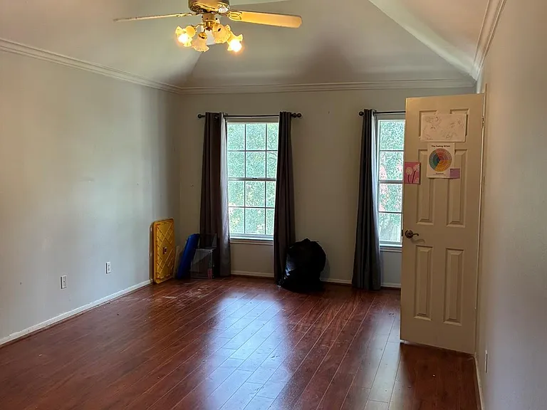 4635 Meadow Green Dr — Photo 16