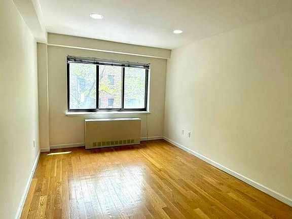 3rd image of 3112 23rd Ave #2DD