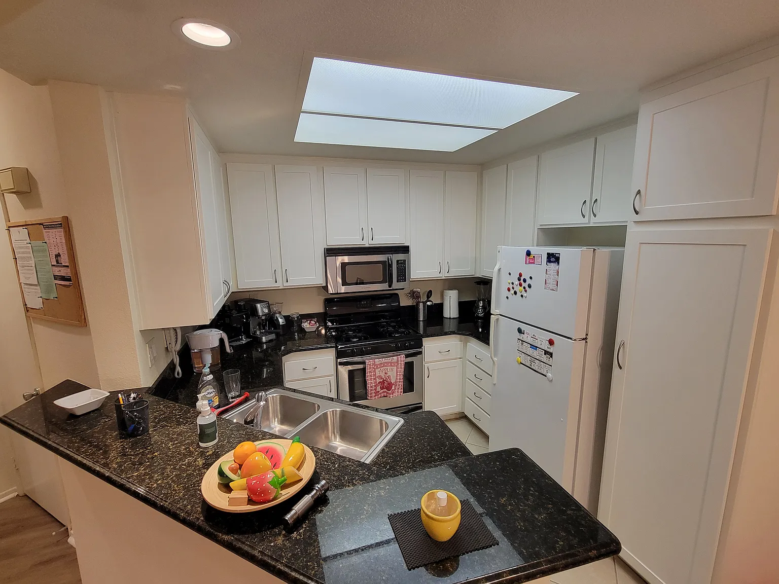 2 bed, 968 sqft, $4,200 — Photo 4