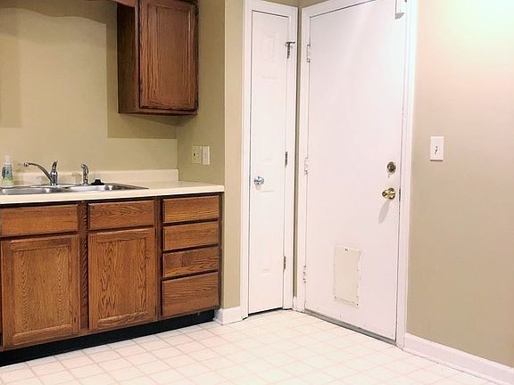3rd image of 437 Bramblewood Ln