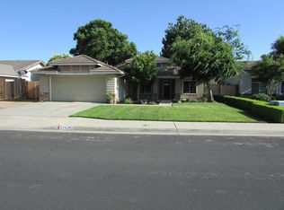 2752 Mitchell Ave, Clovis, CA 93611