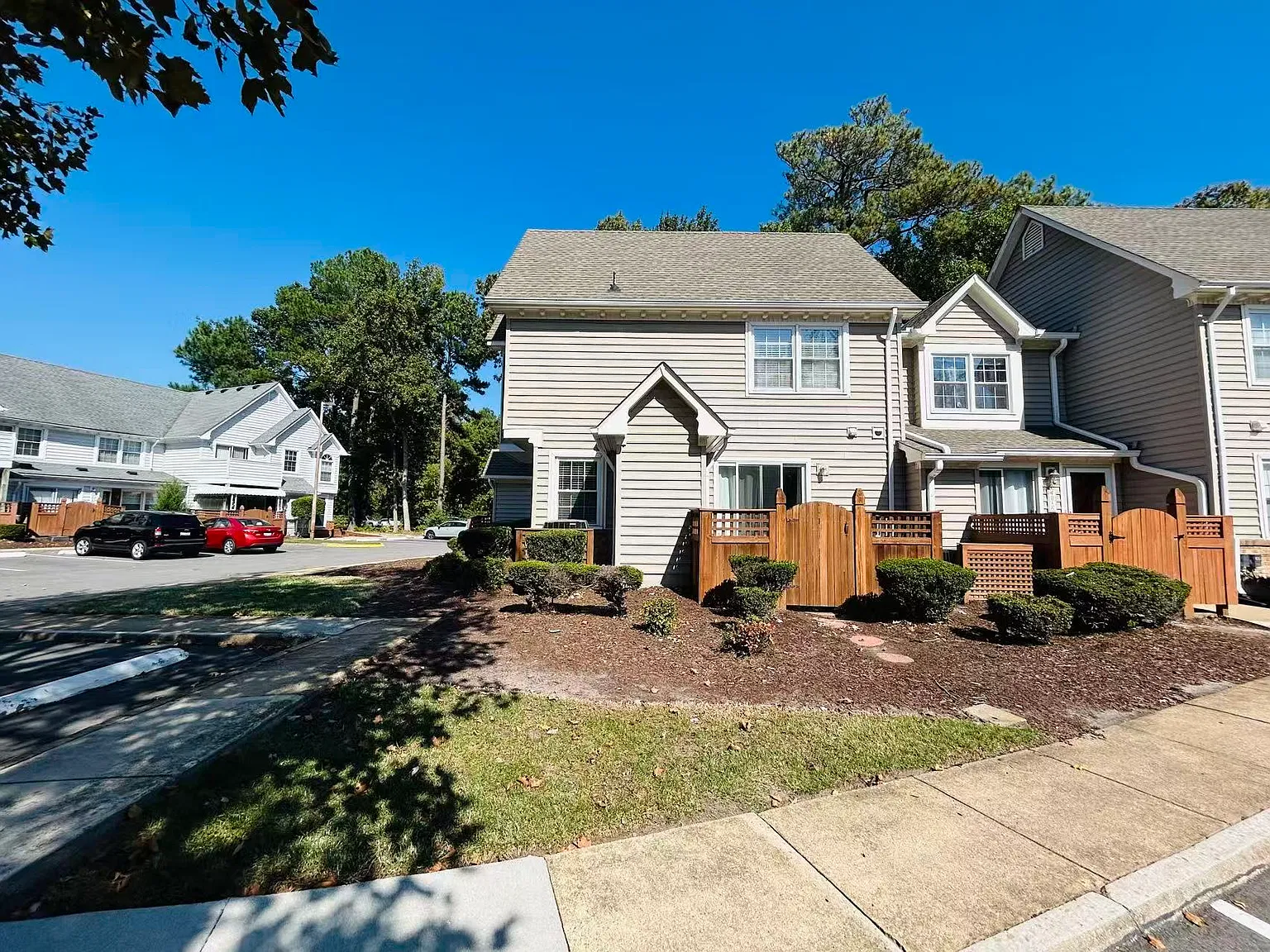 2 bed, 1108 sqft, $1,850 — Photo 3