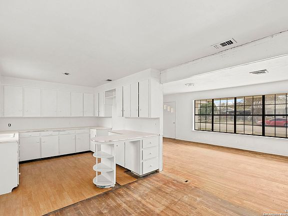 5th image of 567 AVENUE A