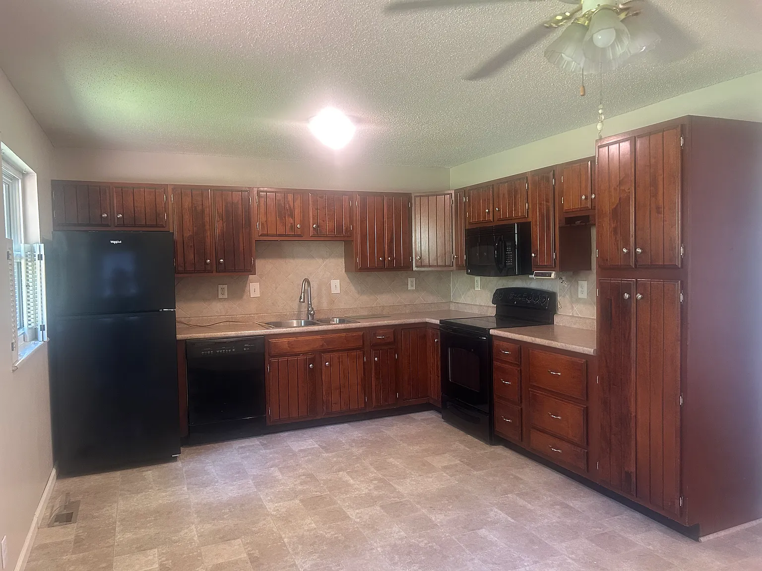 4 bed, 2.5 bath, 1160 sqft, $2,250 — Photo 3