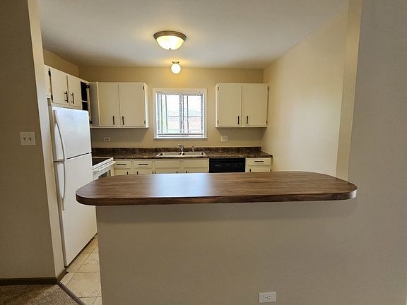 3rd image of 1110 Cedar St APT 3B