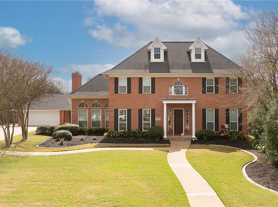 1st image of 2926 Camille Dr